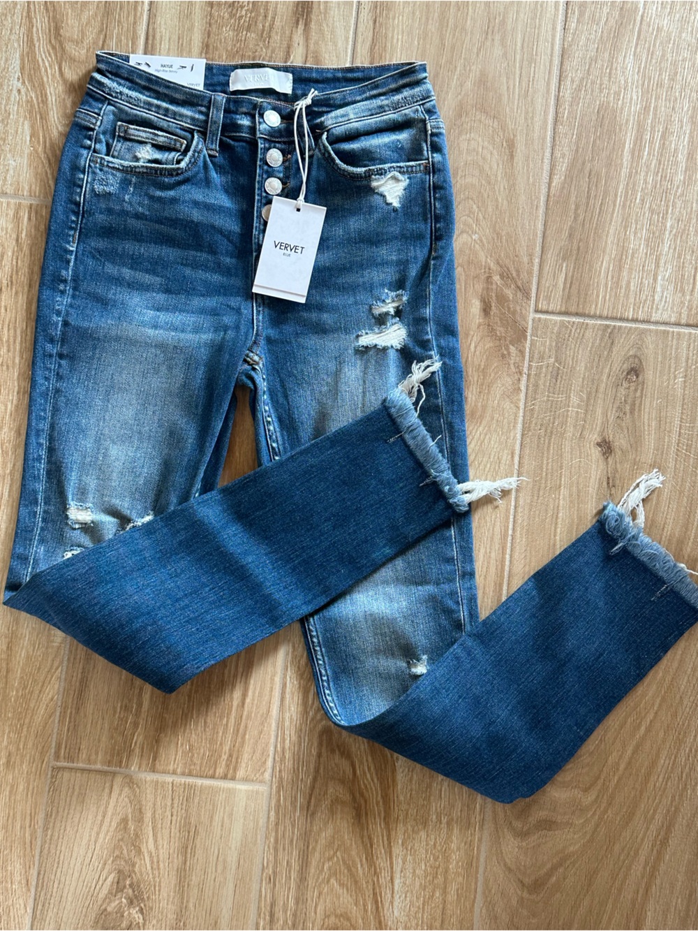 🆕NWT Vervet Hailey high-rise  ankle jeans with raw, frayed hems, medium wash